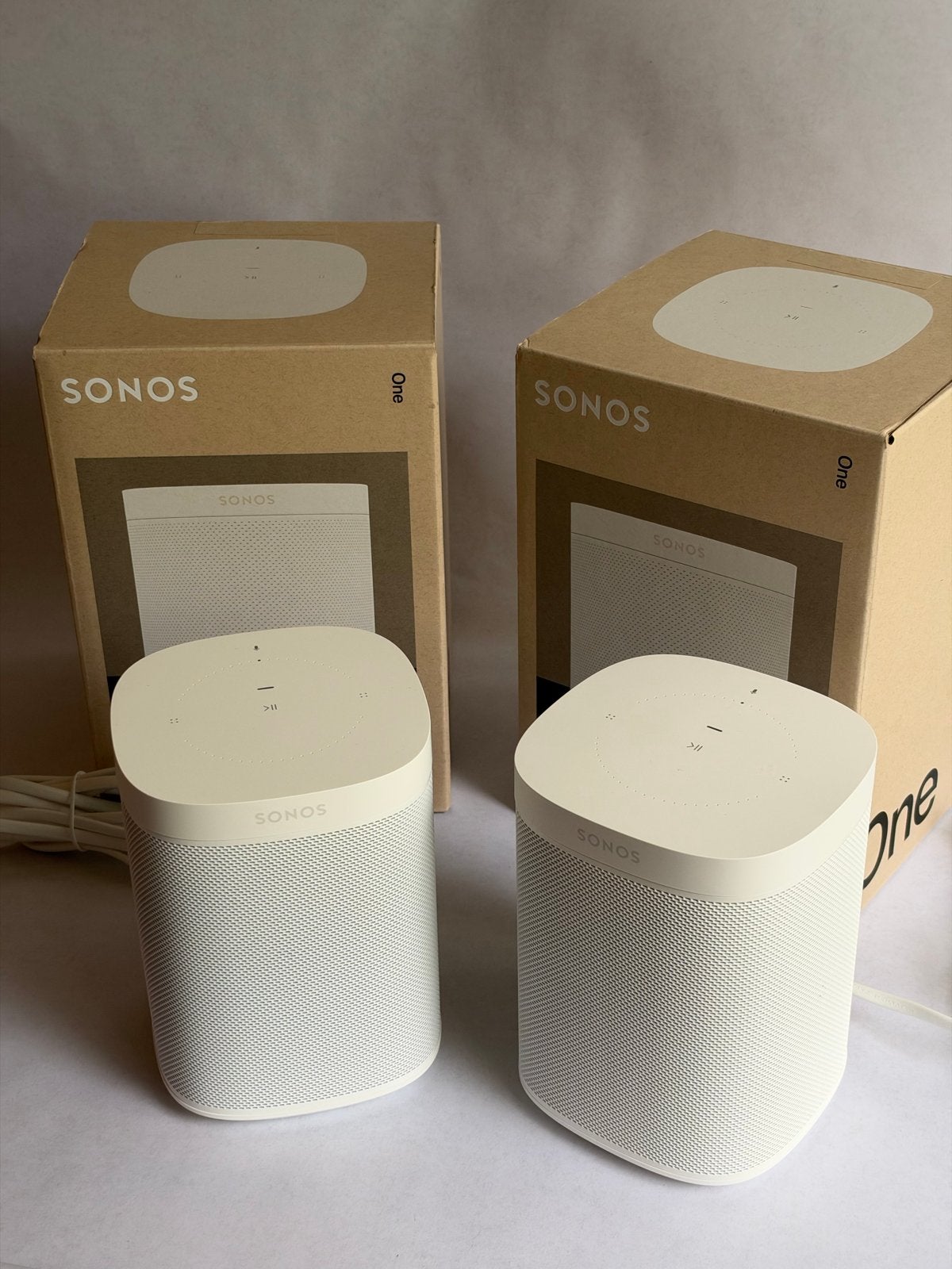 2x Sonos One Wit (Gen 2) - Nieuwstaat + originele verpakking, Audio, Tv en Foto, Slimme speaker, WiFi, Ophalen of Verzenden, Zo goed als nieuw