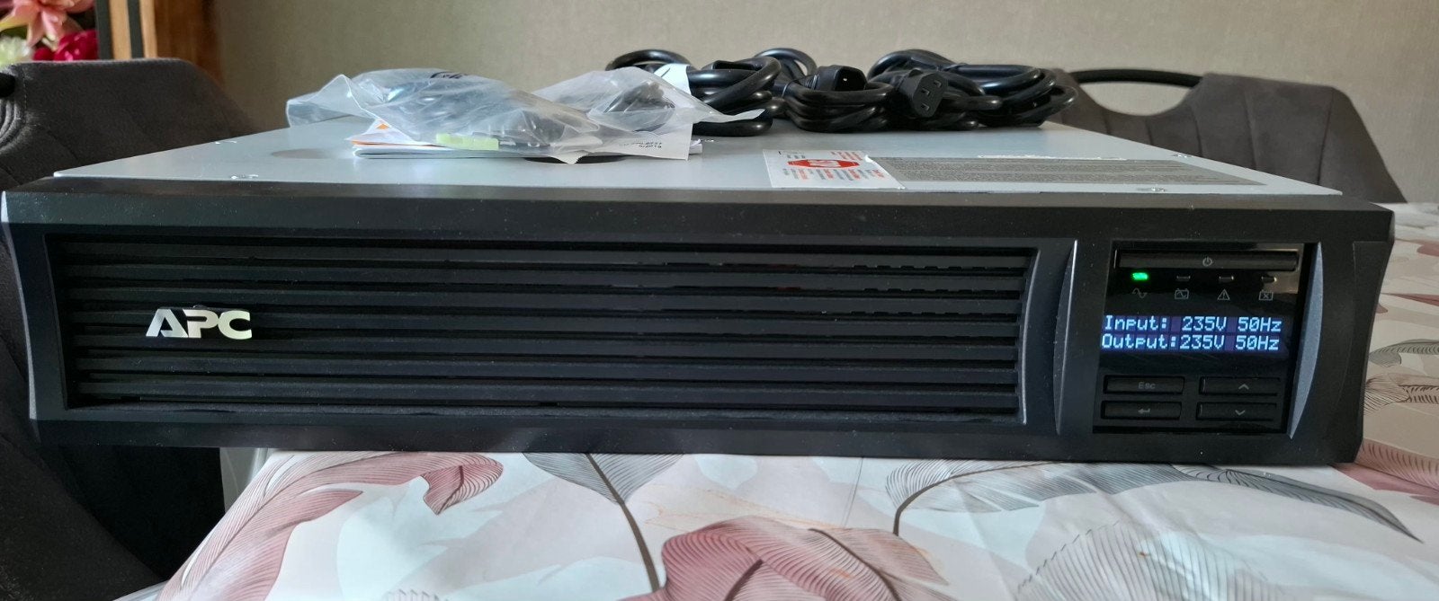 APC SMT1500RMI2UC UPS met AP9641 NMC en rack rails, Computers en Software, Noodvoedingen (UPS), Ophalen of Verzenden