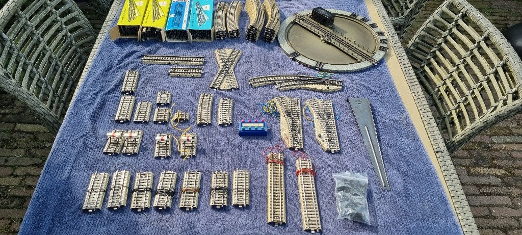 Grote partij M rails en wissels en draaischijf, Hobby en Vrije tijd, Modeltreinen | H0, Wisselstroom, Gebruikt, Analoog, Rails