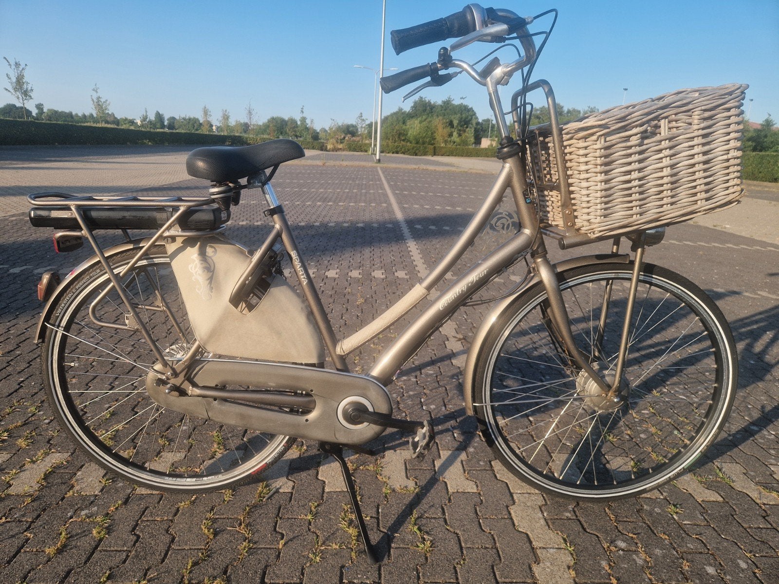 ELEKTRISCHE FIETS SPARTA COUNTRY TOUR (GOEDE ACCU), Ophalen, Zo goed als nieuw