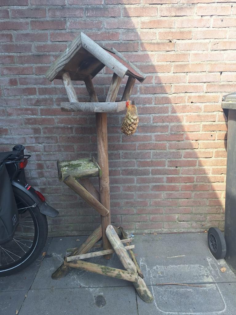 Vogelhuisje met voederplankje, evt. Vogelvoer., Ophalen