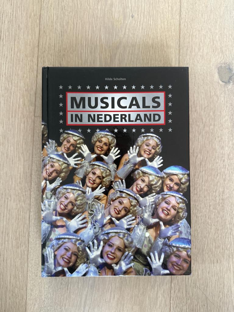 Musicals in Nederland - Hilde Scholten, Ophalen of Verzenden, Nieuw, Nederland
