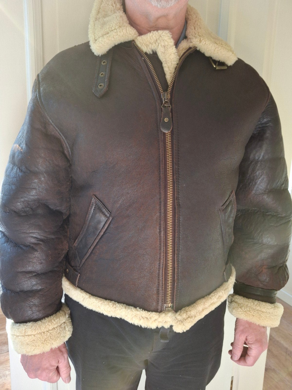 Prachtige B-3 Aviator Bomberjack van Schapenvacht - Unisex, Bruin, Best Montana, Ophalen of Verzenden, Gedragen