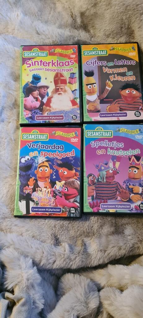 Dvds sesamstraat sinterklaas, verjaardag/ speelgoed, spel, Alle leeftijden, Ophalen, Zo goed als nieuw, Educatief
