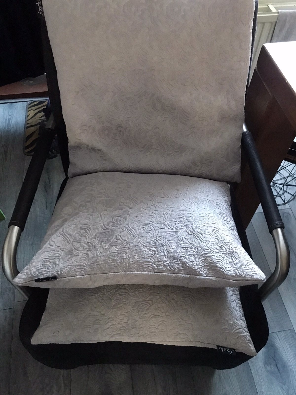 3 Z.g.a.n zilverkleur Sier Kussens met motief / 40 bij 40 cm, Ophalen, Vierkant, Zo goed als nieuw, Sierkussen