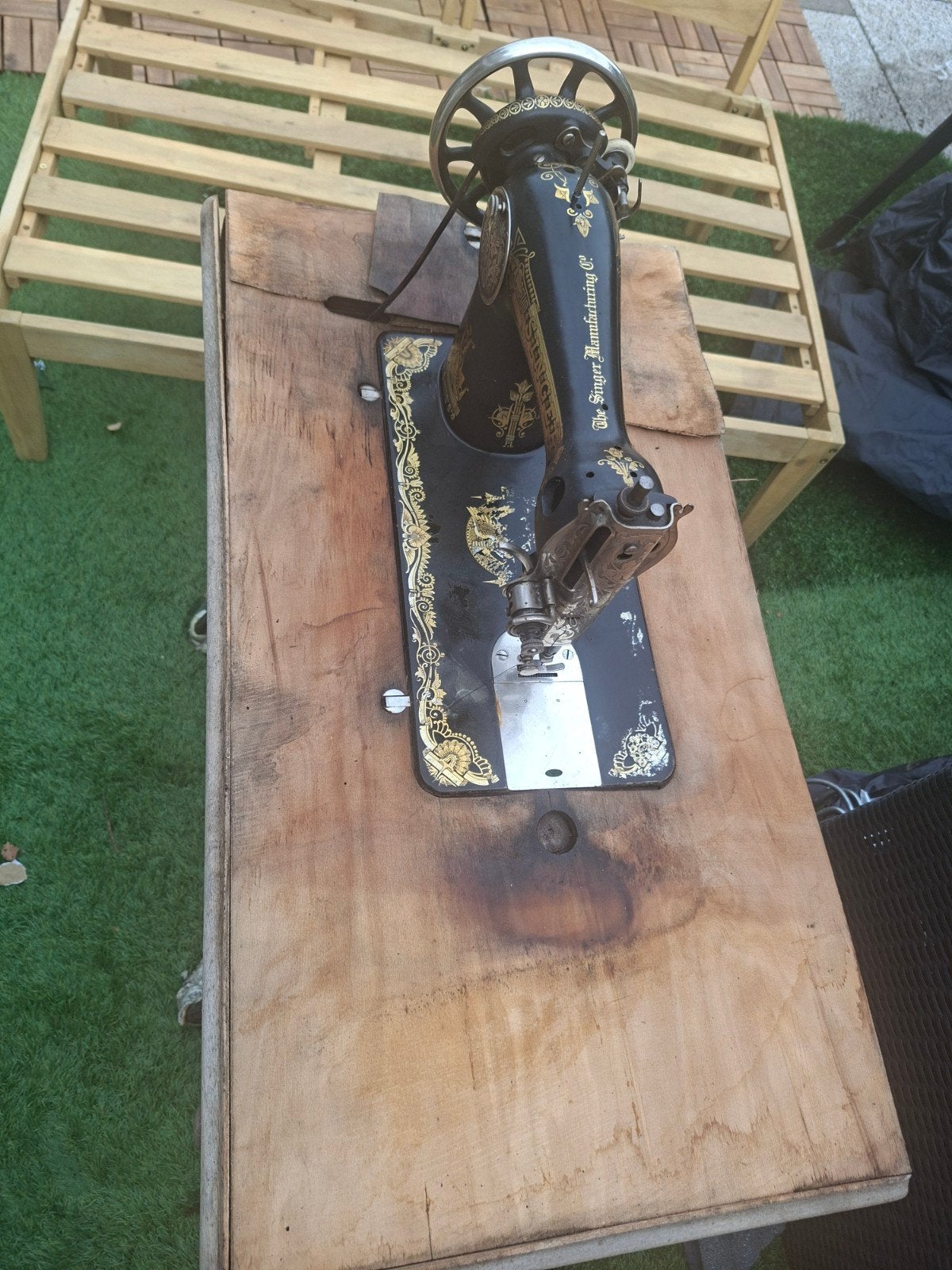 Antieke Singer Naaimachine met onderstel, niet werkend, Ophalen