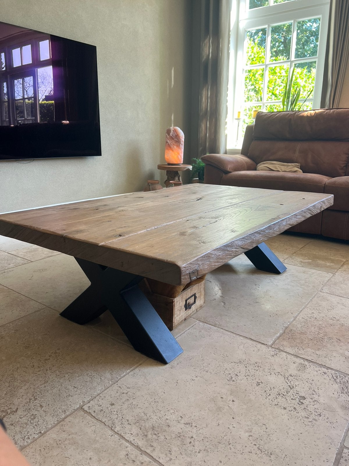 Zeer degelijke houten salontafel met zwart metalen kruispoot, Ophalen, 100 tot 150 cm, 50 tot 100 cm, Overige houtsoorten
