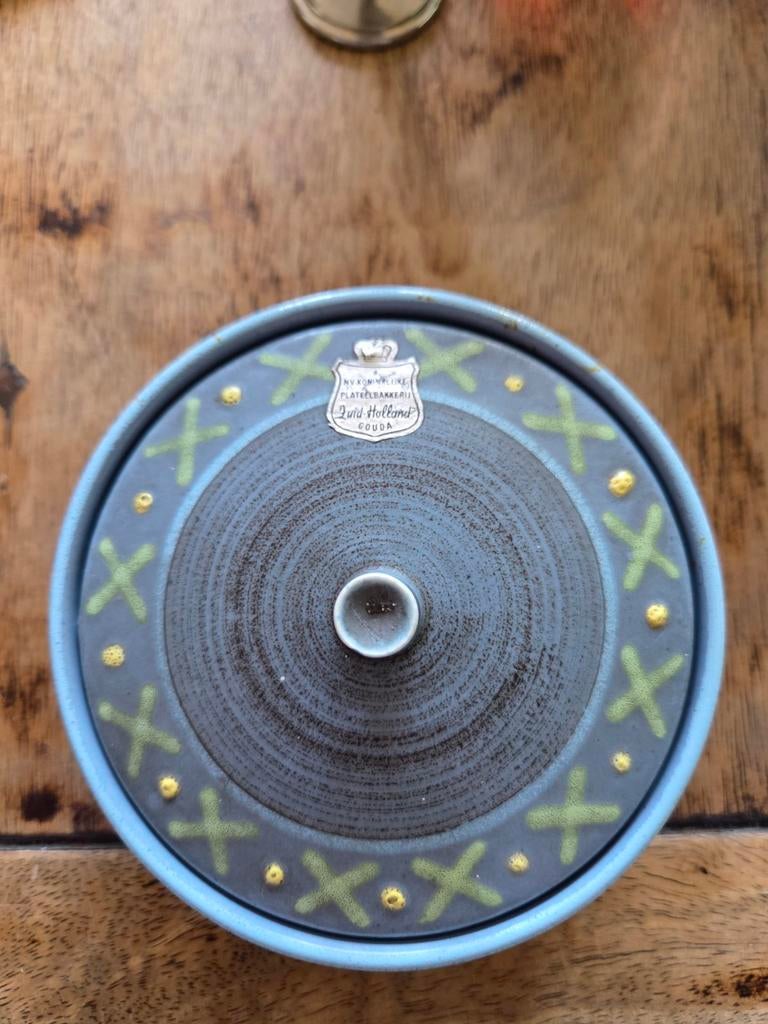 Gouda Holland Iris schaaltje met deksel, Antiek en Kunst, Ophalen of Verzenden