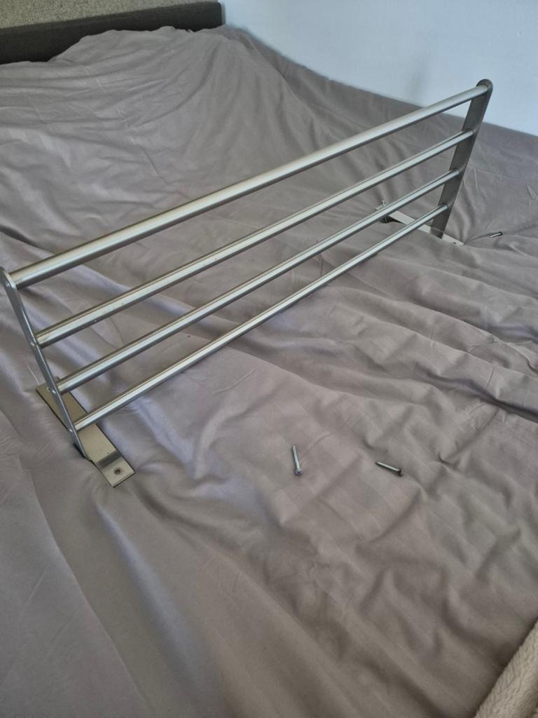 Ikea handdoeken rek, Ophalen, Zo goed als nieuw, Zwart