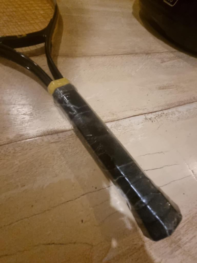 tennisracket, 8 euro, Sport en Fitness, Tennis, Ophalen of Verzenden, Zo goed als nieuw, Racket, Overige merken