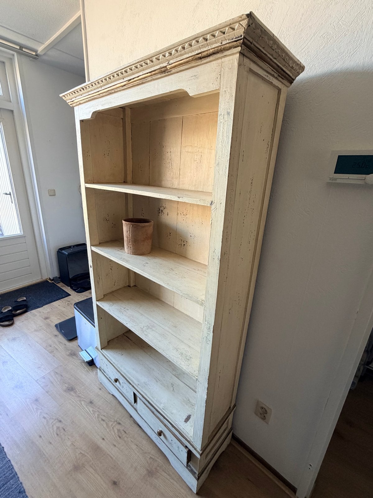 Antieke gerestaureerde kast met goudkleurige accenten, Antiek en Kunst, Ophalen