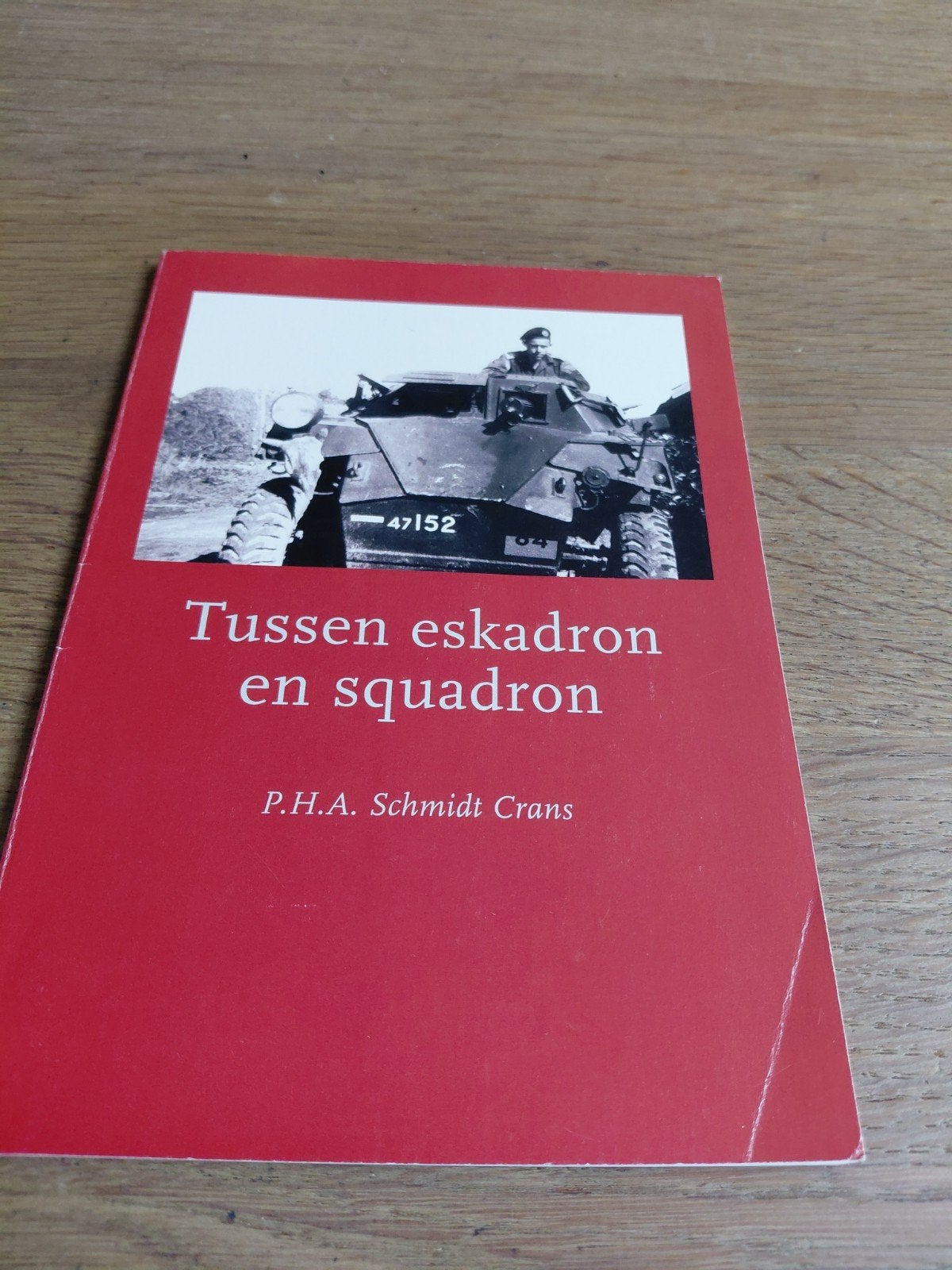 Tussen eskadron en squadron, Boeken, Ophalen of Verzenden, Gelezen
