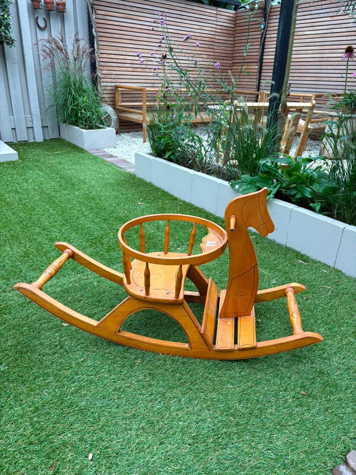 Vintage houten hobbelpaard, Ophalen