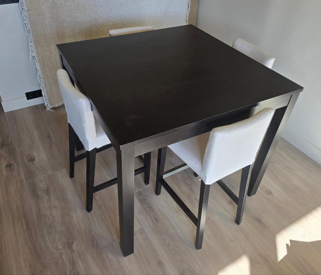 IKEA Bjursta bartafel zwartbruin met 4 Bergmund krukken, Huis en Inrichting, Ophalen, Gebruikt