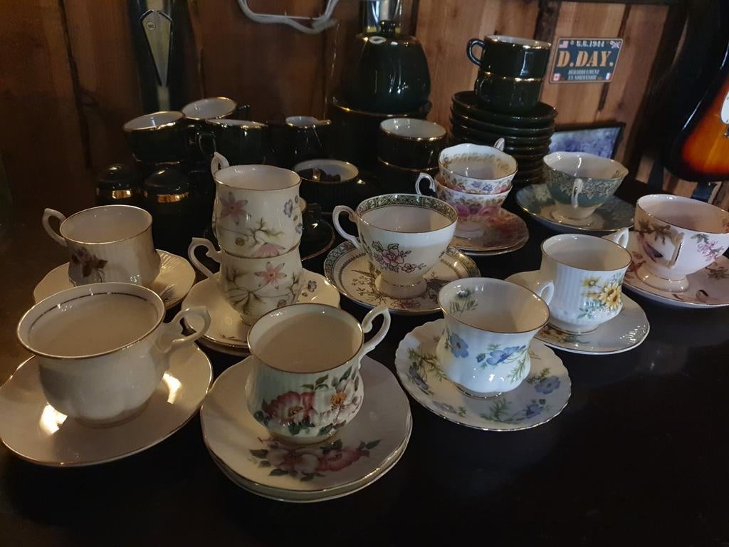 Diverse serviescollectie: Apilco, Royal Albert, Wedgewood, Ophalen of Verzenden