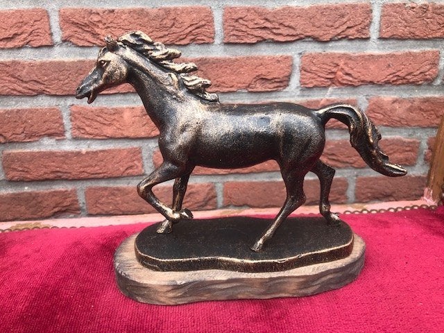 mooi gietijzeren paard op houten voet, Ophalen of Verzenden