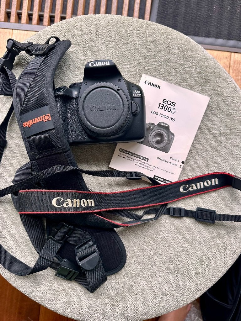 Camera eos 1300D met veel extra, Ophalen, Lensdop, Gebruikt, Spiegelreflex