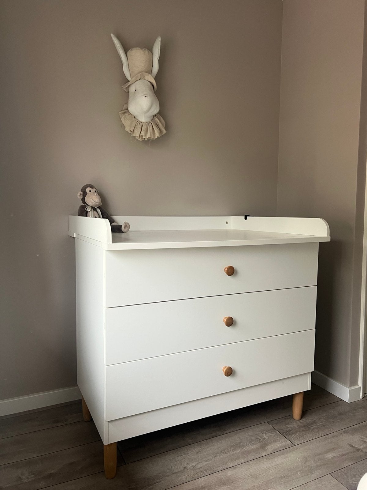 Commode Petite Amelie, Ophalen, 50 tot 70 cm, Opstaande rand, 90 tot 105 cm