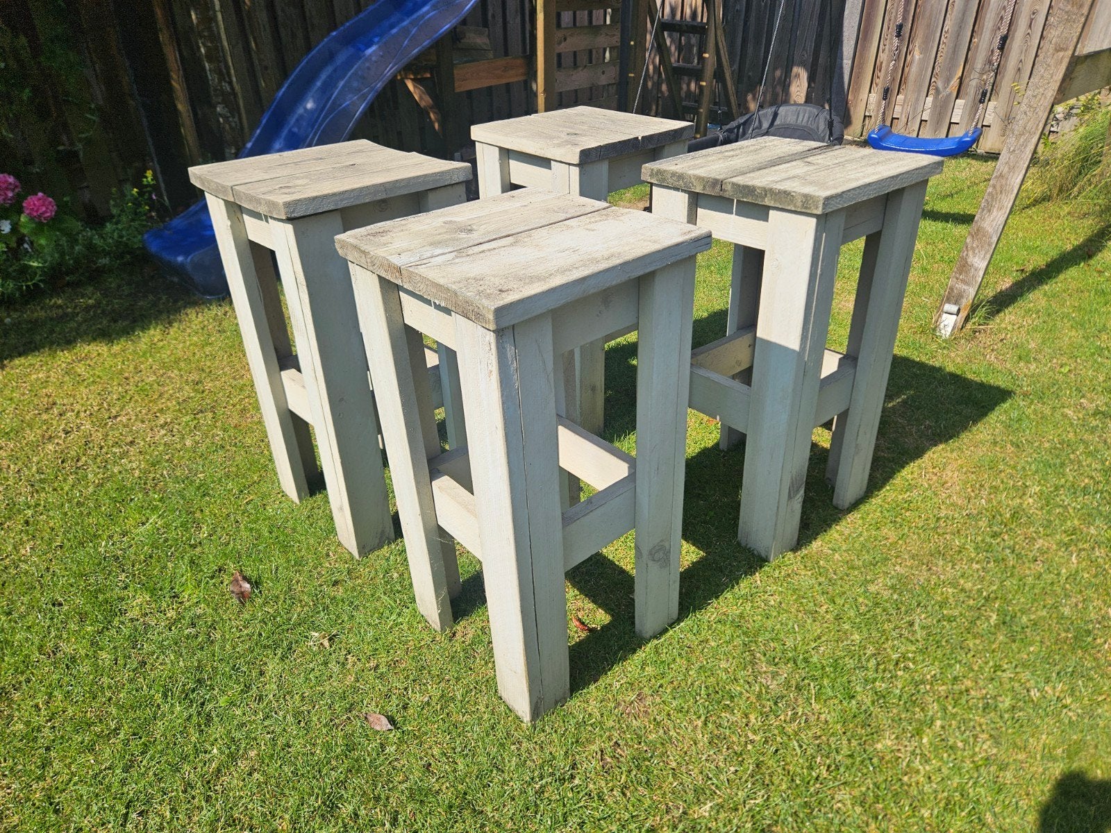 Set van 4 robuuste houten krukken, Ophalen, Gebruikt, 60 tot 90 cm, 4 krukken