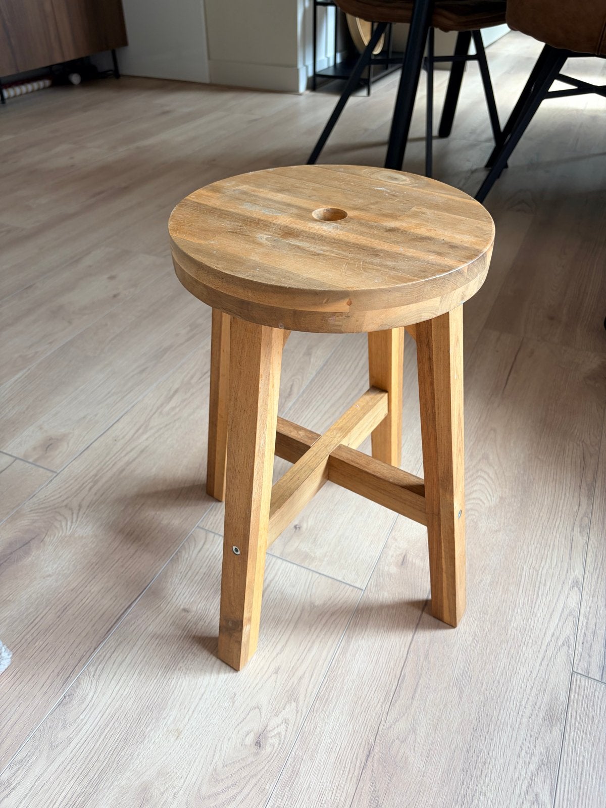 Massief houten krukje - veelzijdig en stevig, Ophalen, Gebruikt, Hout
