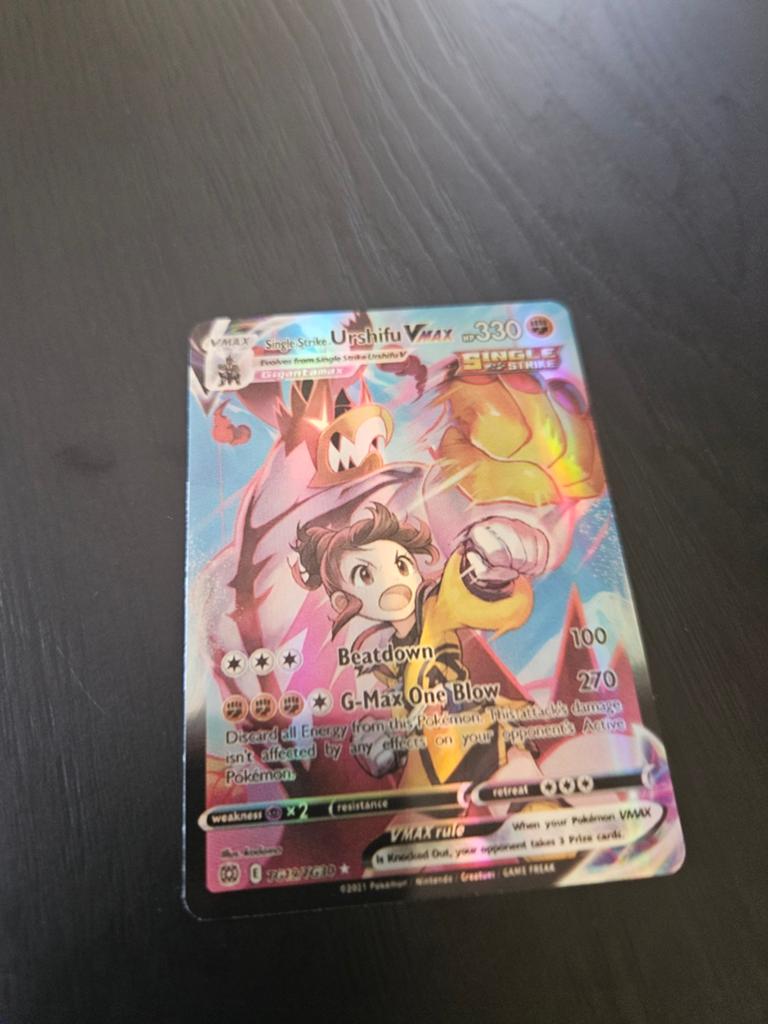 Urshifu VMAX Single Strike Pokémon kaart, Ophalen of Verzenden, Zo goed als nieuw, Losse kaart