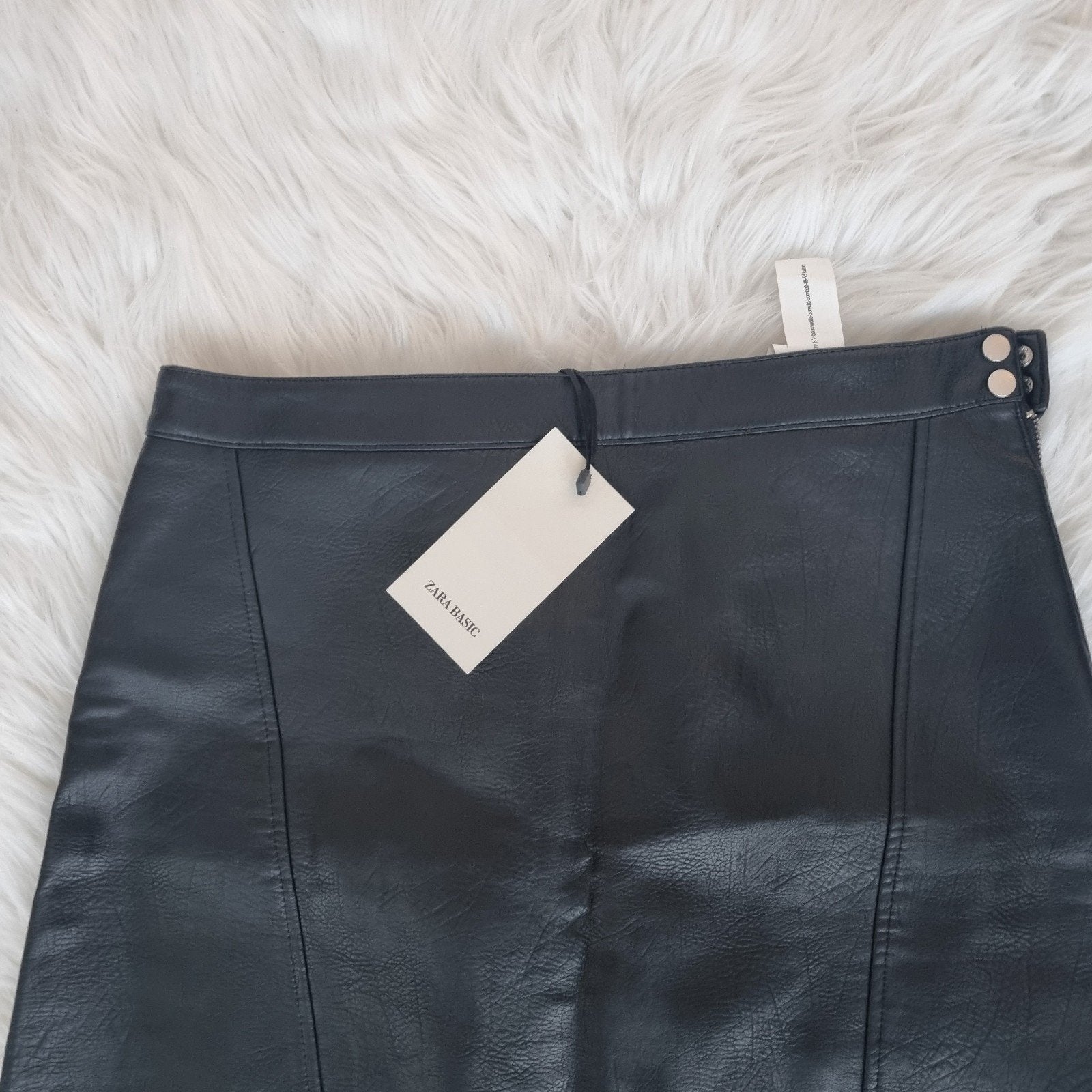 ZARA zwarte faux leather / kunstleren A-lijn rok met rits, Maat 42/44 (L), Nieuw, Ophalen of Verzenden, Boven de knie