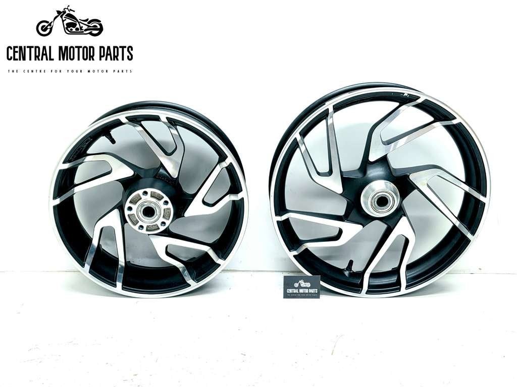 Set 16 + 18 Inch Wielen Softail Sport Glide 2018-up, Motoren, Niet ingevuld, Gebruikt, Niet ingevuld, Ophalen of Verzenden