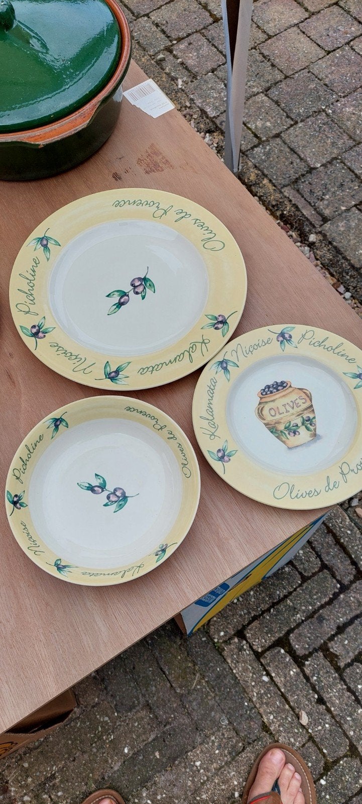 Set van 3 porselijnen Serviesborden - Geel met Olijfmotief, Keramiek, Landelijk/Boerenbont, Nieuw, Ophalen of Verzenden