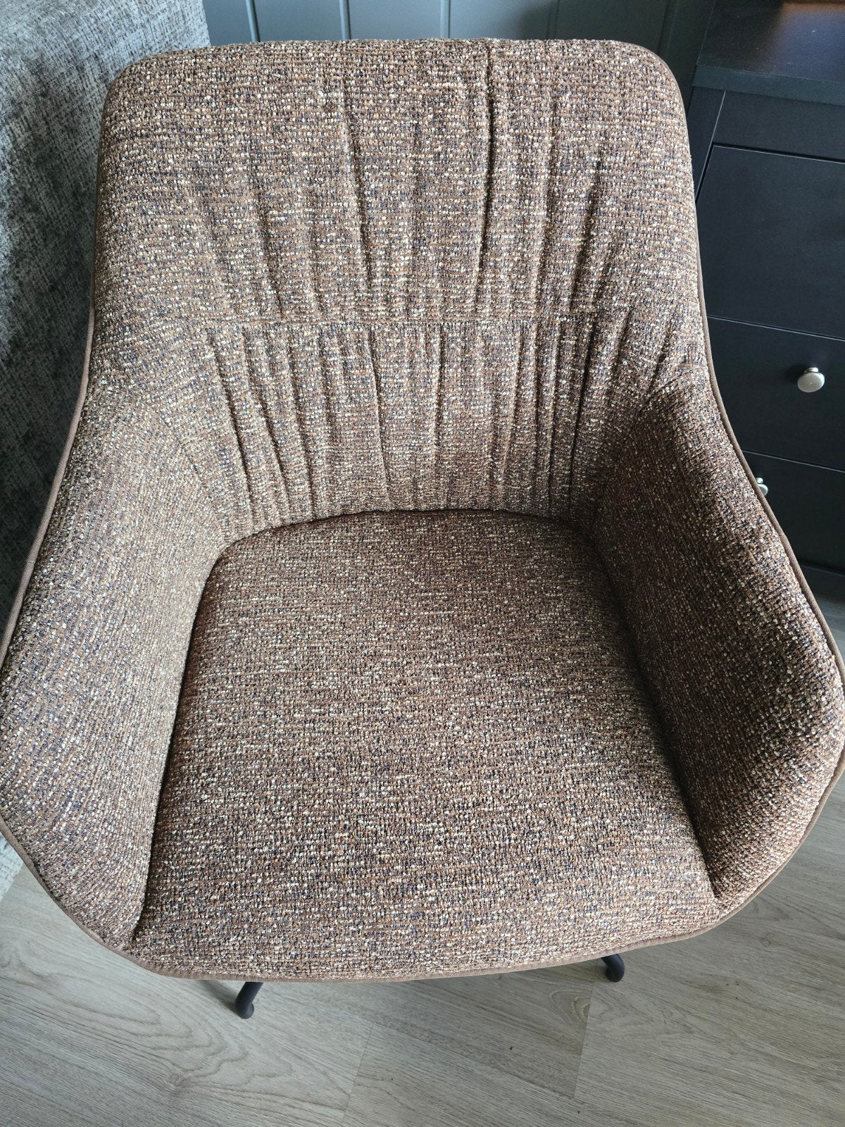 Comfortabele bruine fauteuil - splinter nieuw, Ophalen, Modern, Comfortabel, Bruin, Zo goed als nieuw