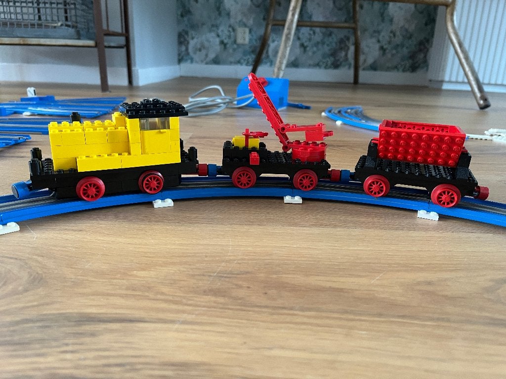 Lego 724 Trein Diesel Locomotive with Crane and Tipper Wagon, Kinderen en Baby's, Speelgoed | Duplo en Lego, Gebruikt, Lego, Compleet