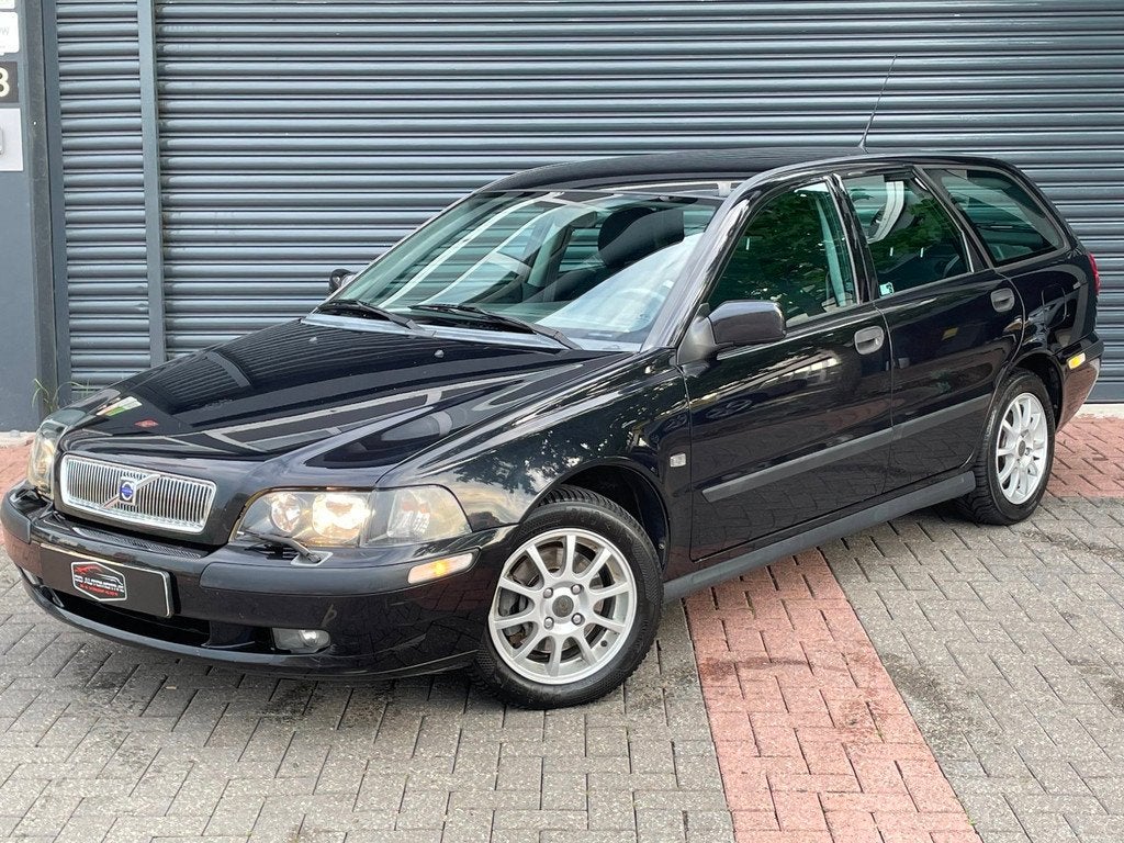 Volvo V40 1.8 Europa Cruise | Airco | Navi | Stoelverw, Voorwielaandrijving, Gebruikt, Zwart, 4 cilinders