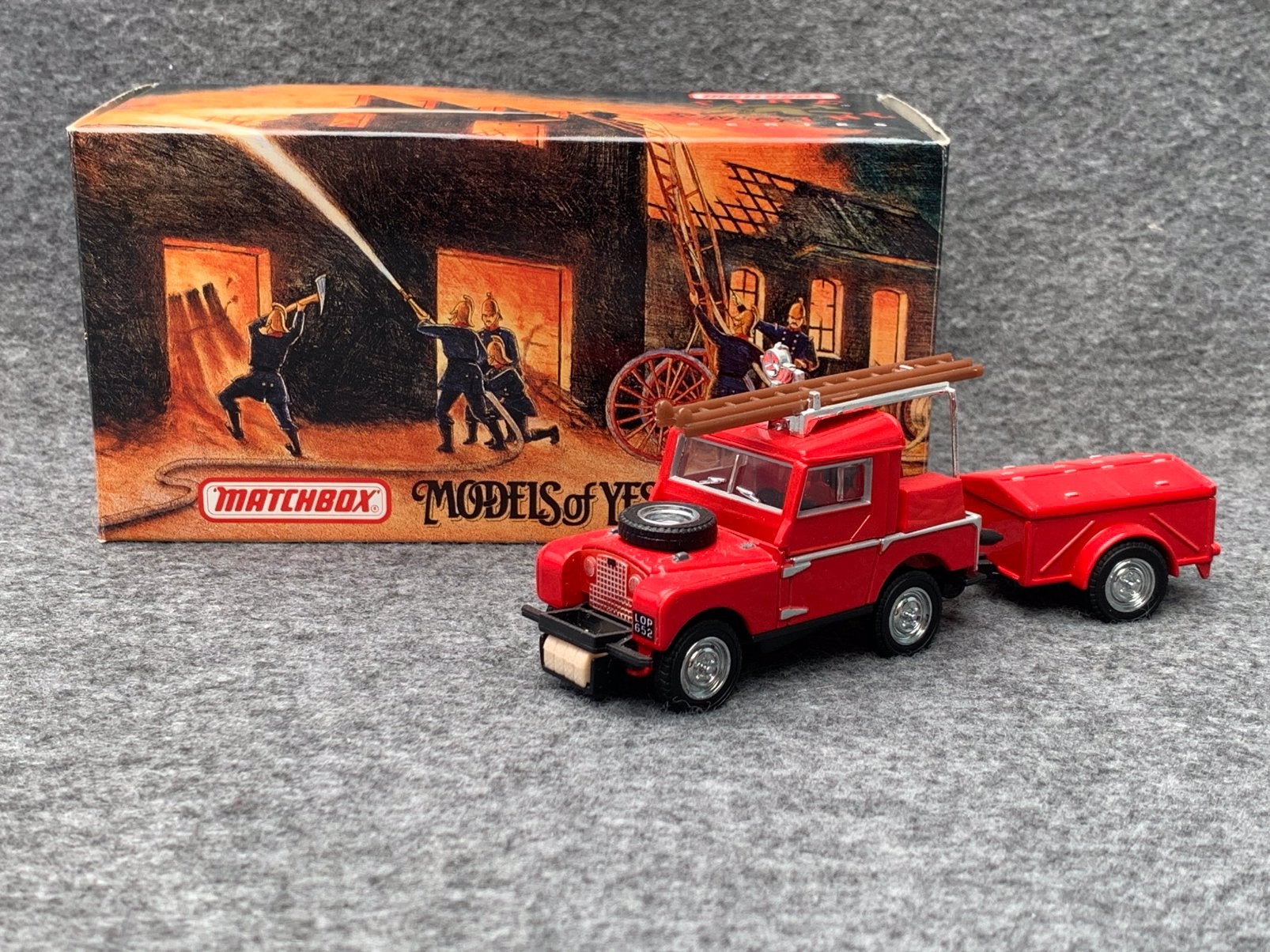 Land Rover serie brandweer met aanhanger Matchbox YFE02, Ophalen of Verzenden, Nieuw, Auto, Matchbox