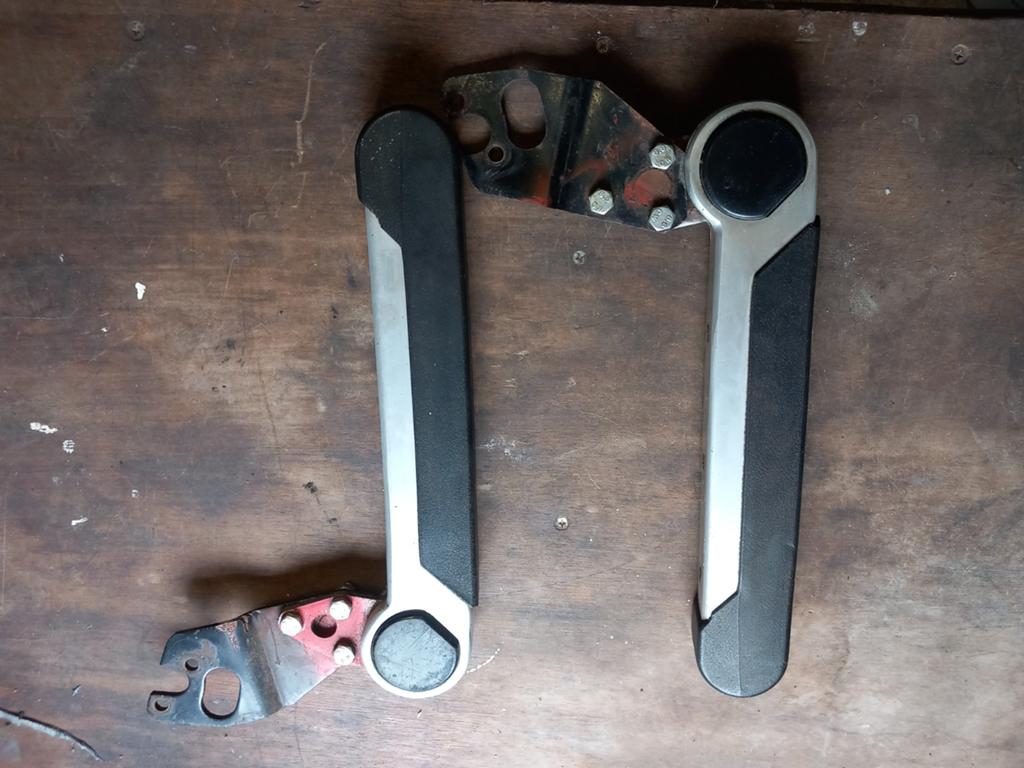 2 stuks armsteunen armleuning trekker kraan zitmaaier, Tuin en Terras, Grasmaaiers, Ophalen, 50 cm of meer