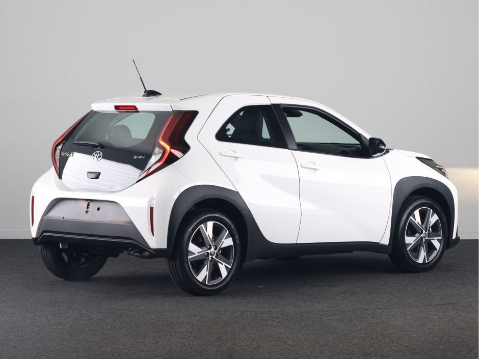 Toyota Aygo X Hybrid 115 play | Go Pack | Automaat | Voorraa, Auto's, 4 stoelen, 116 pk, Wit, Nieuw