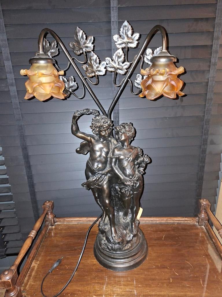 Vintage lamp met twee cherubijnen en bladeren, Ophalen