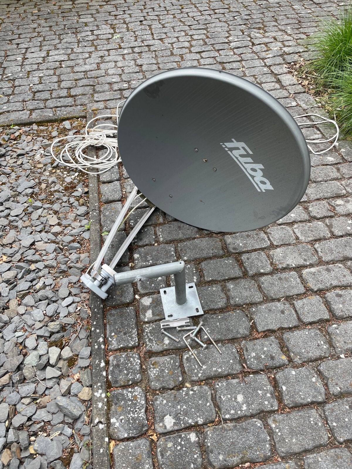 Fuba Antenneschotel met Beugel en Kabel - Gebruikt, Audio, Tv en Foto, Schotelantennes, Ophalen, Gebruikt, (Schotel)antenne, Overige merken