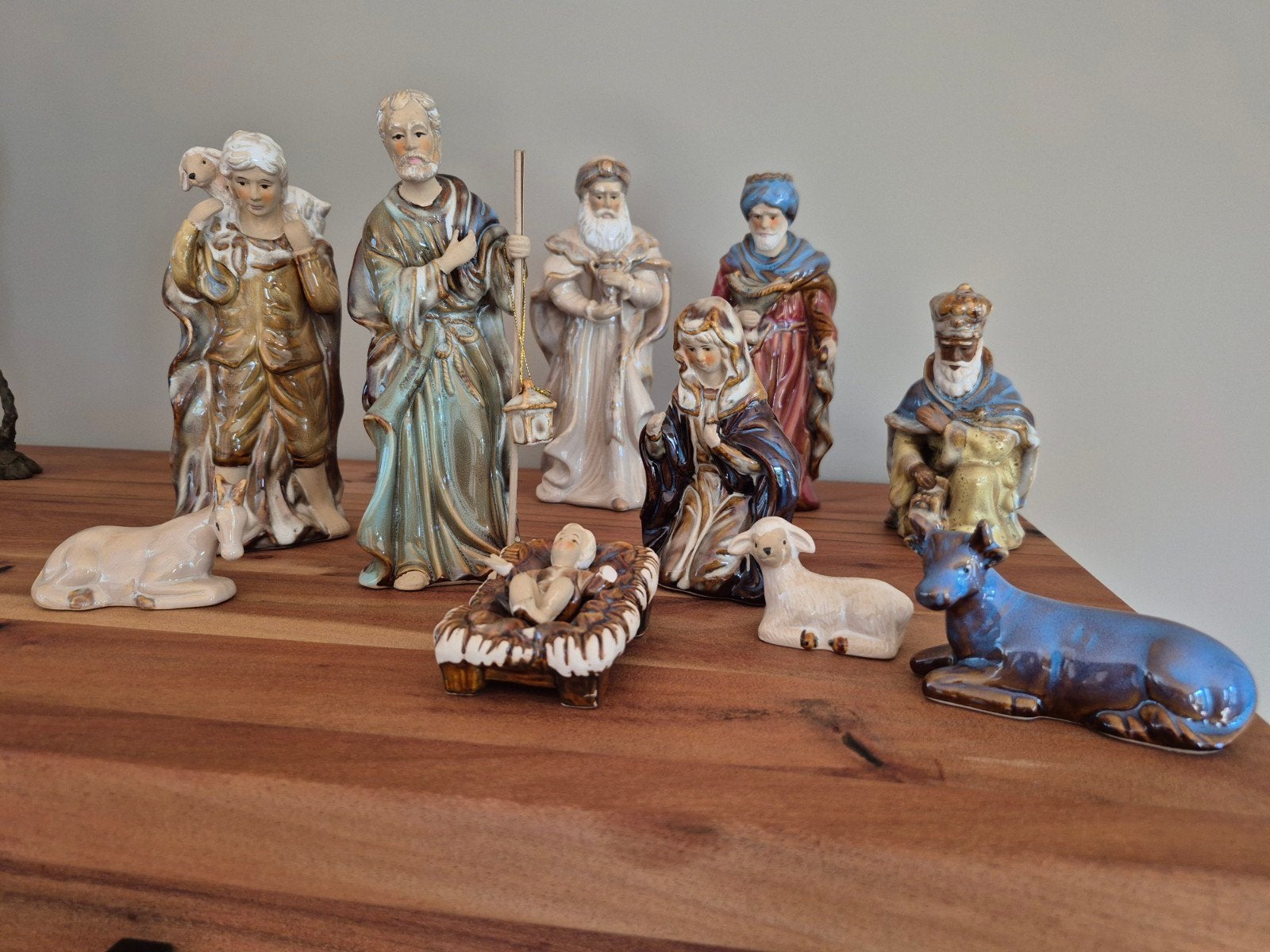 10-delige geglazuurd porseleinen kerstgroep, Verzamelen, Religie, Ophalen of Verzenden, Gebruikt, Beeld(je), Christendom | Katholiek