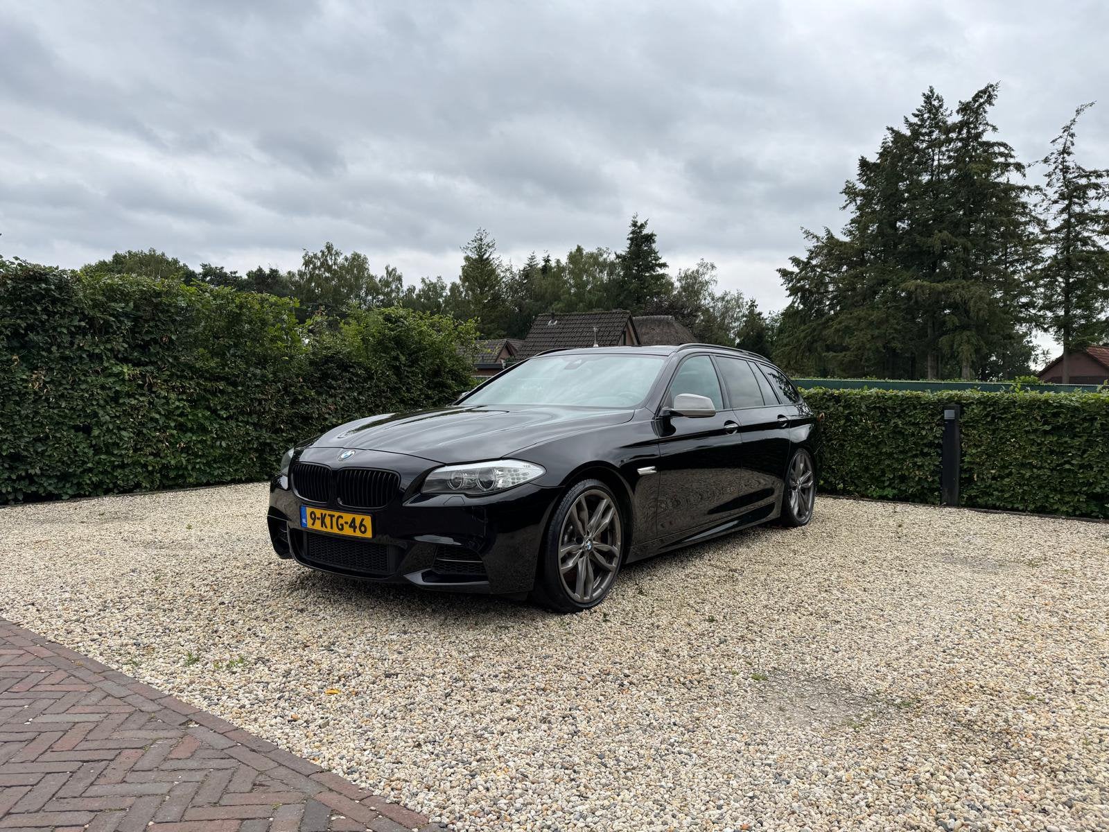 BMW 5-Serie 3.0 M550d Touring MOTORSCHADE, Auto's, BMW, Automaat, Zwart, 2993 cc, Zwart