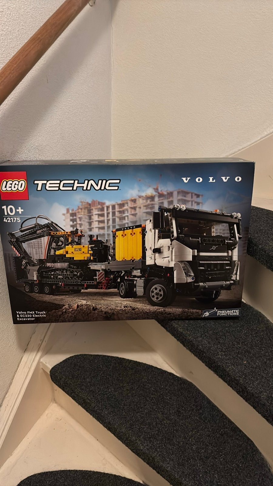 LEGO Technic 42175 Volvo FMX Truck & EC230 Graafmachine, Lego, Nieuw, Ophalen of Verzenden, Technic