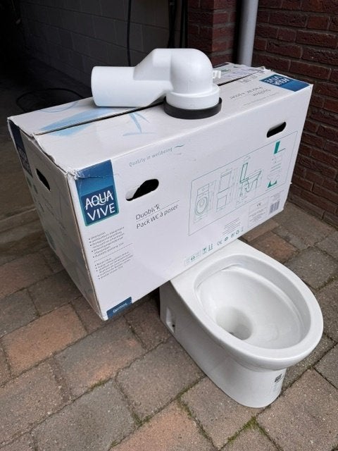 toiletpot staand nieuw in doos zonder reservoir, Doe-het-zelf en Verbouw, Sanitair, Ophalen, Nieuw, Steen, Toilet