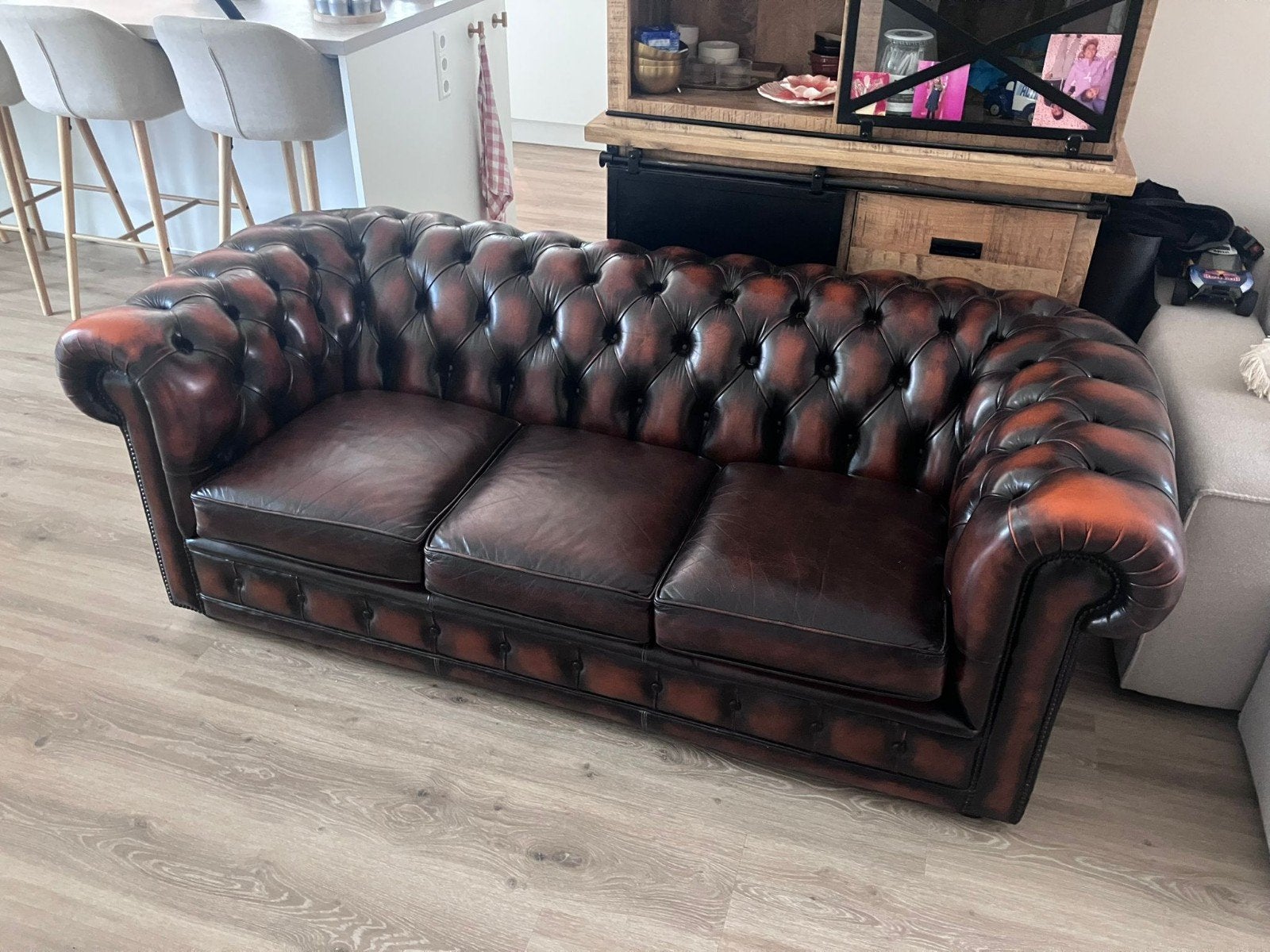 Originele Chesterfield bank - 3-zits - Leer - Nette staat, Ophalen, Driepersoons, Zo goed als nieuw, Rechte bank