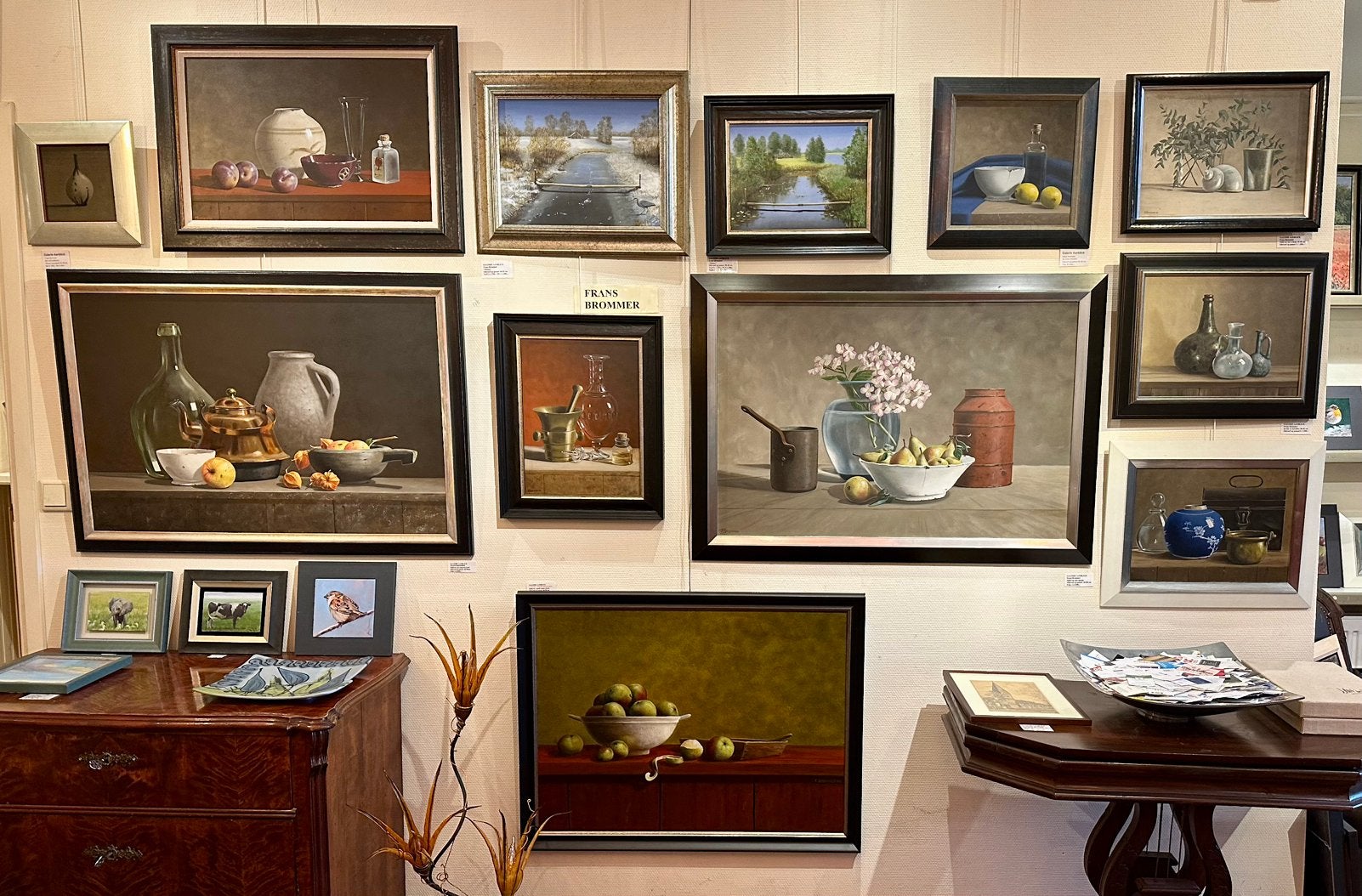 Frans Brommer, stillevens in de stijl van Henk Helmantel., Paneel, Realistisch, Ophalen of Verzenden, Olieverf