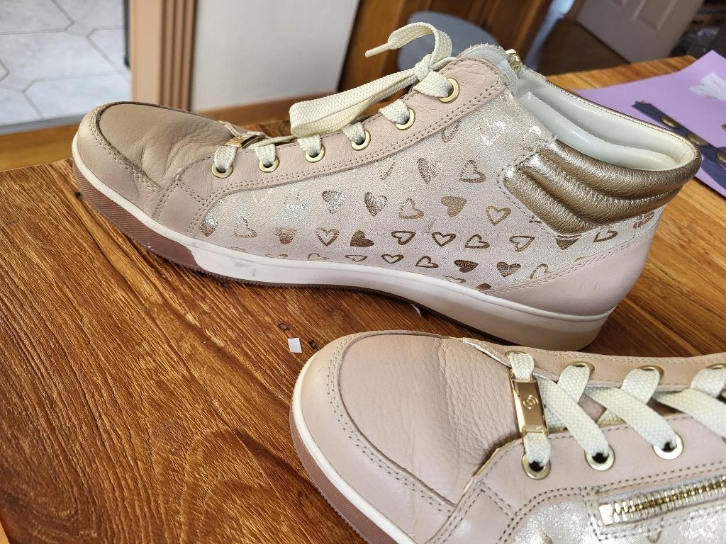 Ara high soft schoenen beige/hartjes, Beige, Ophalen of Verzenden, Ara high soft, Sneakers of Gympen