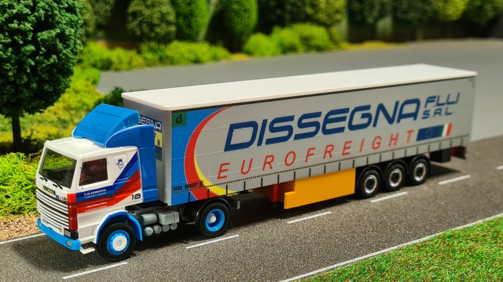 232 Herpa 1:87 Dissegna Scania R142 schuifzeilentrailer, Ophalen of Verzenden, Nieuw, Bus of Vrachtwagen, Herpa