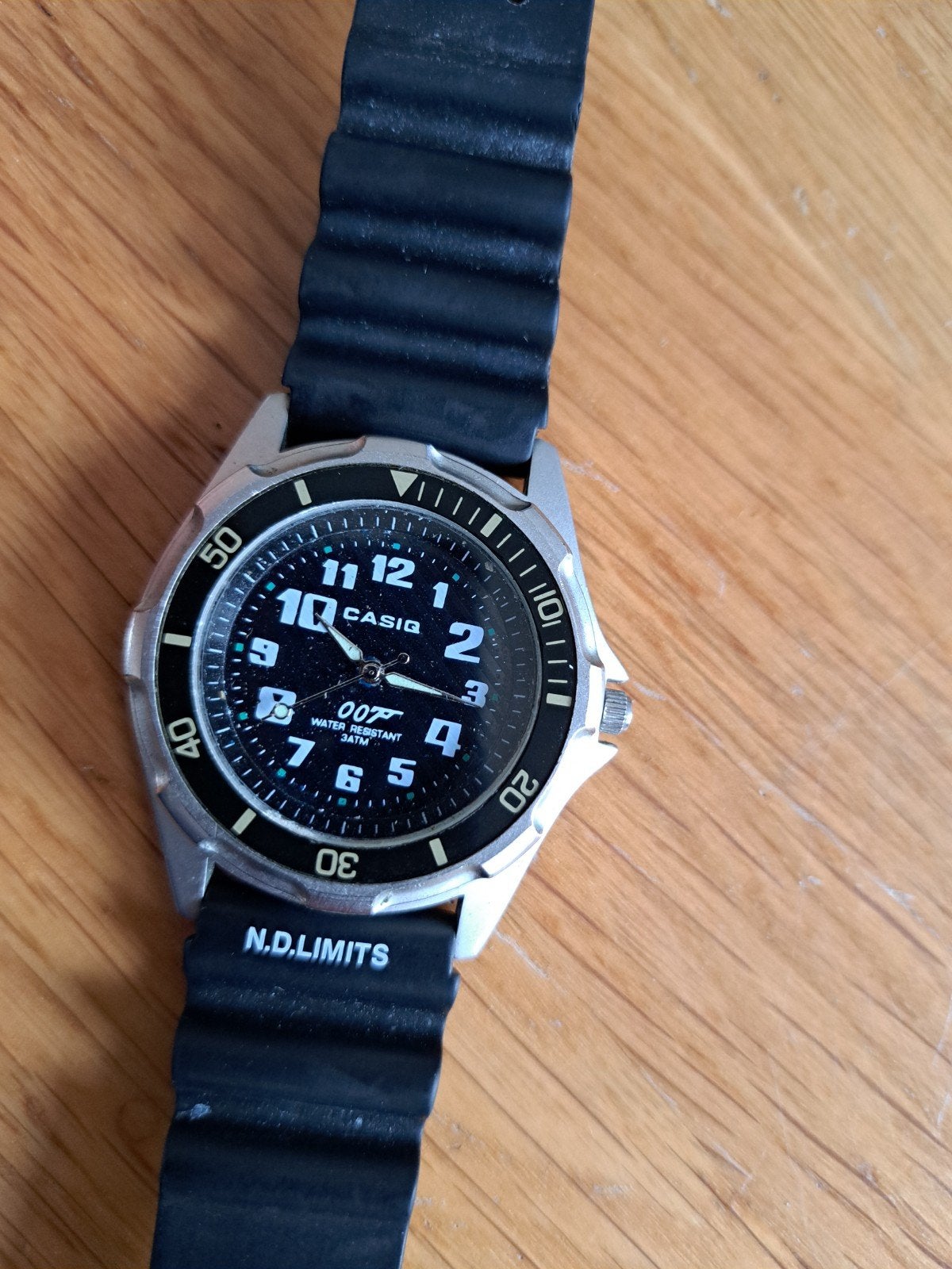 James Bond horloge, Sieraden, Tassen en Uiterlijk, Overige merken, Gebruikt, Staal, Polshorloge