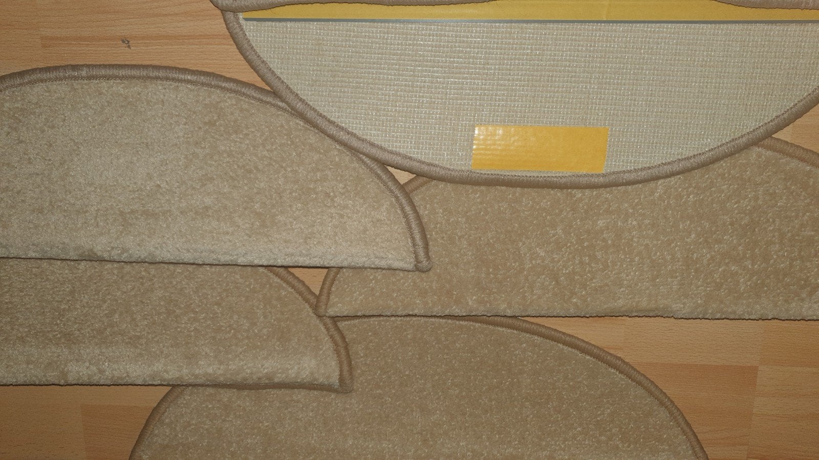30 halfronde trapmatten - Beige, Huis en Inrichting, Minder dan 50 cm, Beige, Minder dan 50 cm, Ophalen of Verzenden