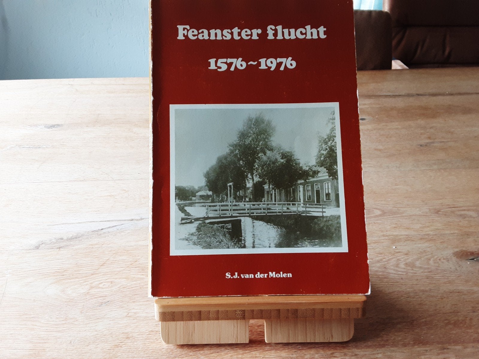 Surhuisterveen* Feanster flucht 1576-1976-S.J. van der Molen, Ophalen of Verzenden, Zo goed als nieuw