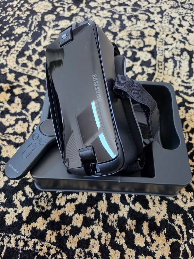 Samsung Gear VR met Controller - Zo goed als nieuw, Spelcomputers en Games, Virtual Reality, Ophalen of Verzenden, Zo goed als nieuw