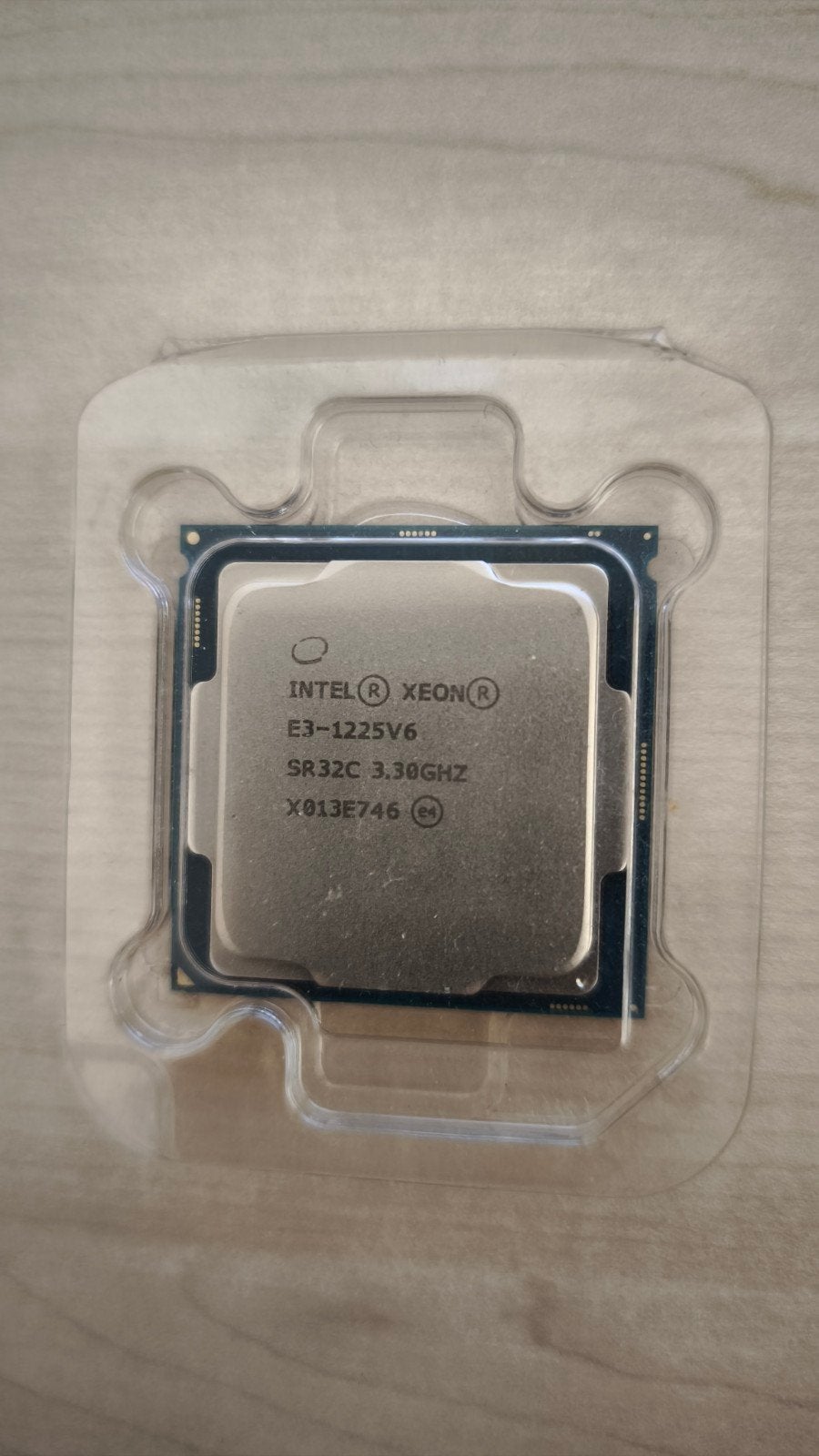 Intel Xeon E3-1225V6 Processor 3.30GHz SR32C, Computers en Software, Processors, LGA 1151, 4-core, Ophalen of Verzenden, Zo goed als nieuw