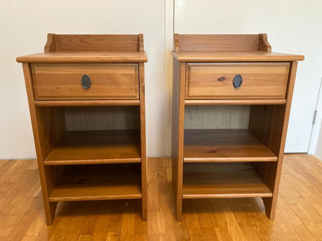 IKEA LEKSVIK nachtkastje – massief hout - 2 verkrijgbaar, Ophalen, Minder dan 45 cm, 55 tot 70 cm, Zo goed als nieuw
